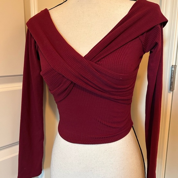 Red cross design off the shoulder/ vneck sweater material mid sleeve crop - Picture 2 of 4